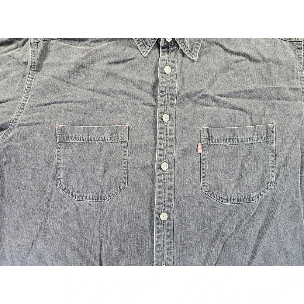 Levis Red Tab Denim Shirt Men XL Gray Cotton Shirttail Hem Medium Wash Button Up